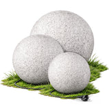 LED Kugelleuchten Stone als 3er Set in unterschiedlichen Größen auf Wiese