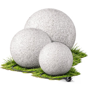 LED Kugelleuchten Stone als 3er Set in unterschiedlichen Größen auf Wiese